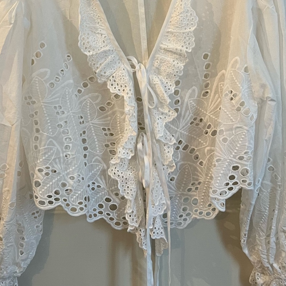 💖Elegant White Eyelet Tie Blouse💖 - Picture 13 of 15